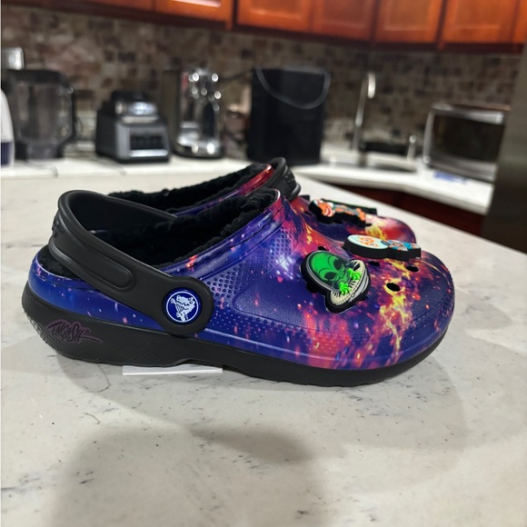 Crocs x Ron English WHIN Lined Clogs - AREA 54 Aliens Universe Little Kids Size - Picture 3 of 14